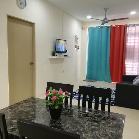 Neesa Homestay Bukit Gambang-Muslim Buitenkant foto