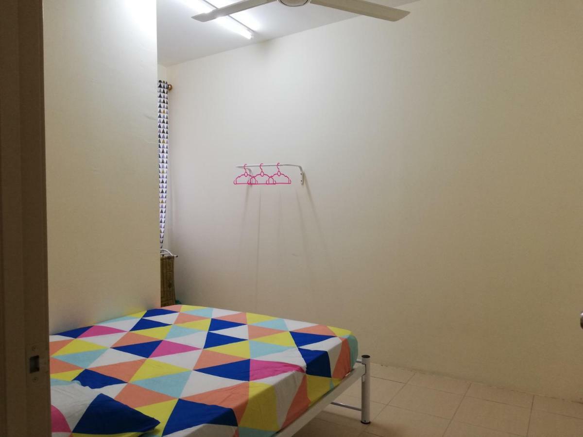 Neesa Homestay Bukit Gambang-Muslim Buitenkant foto