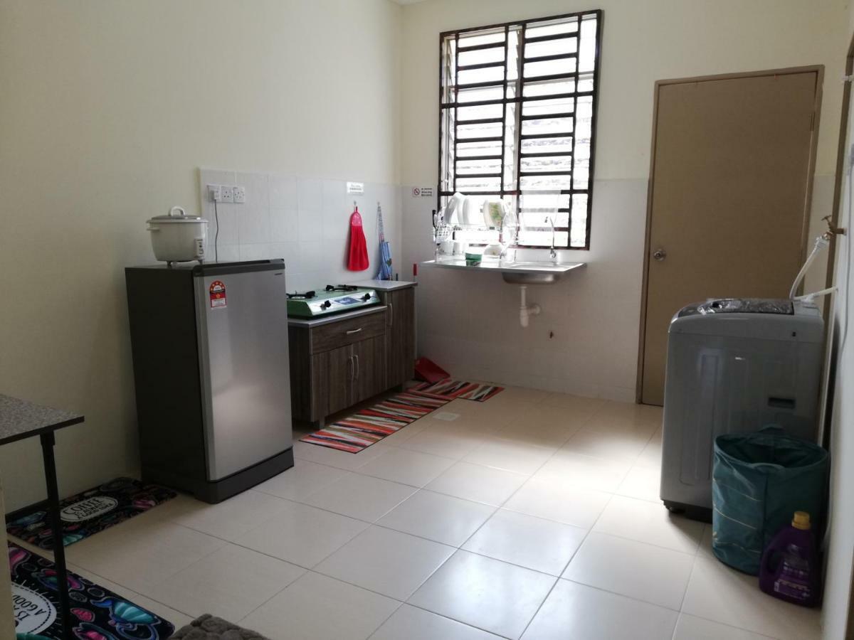 Neesa Homestay Bukit Gambang-Muslim Buitenkant foto