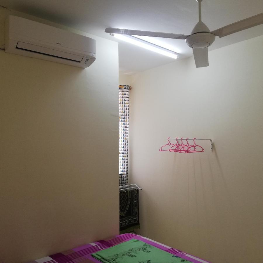 Neesa Homestay Bukit Gambang-Muslim Buitenkant foto