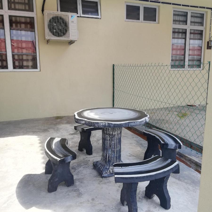 Neesa Homestay Bukit Gambang-Muslim Buitenkant foto