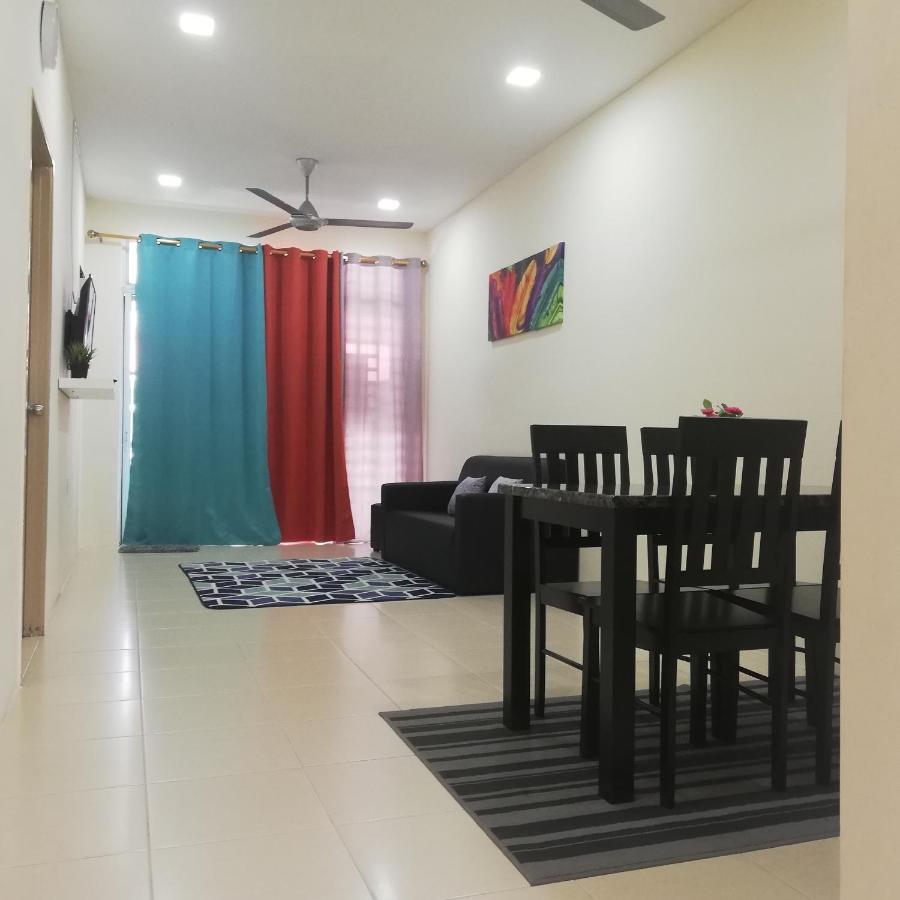 Neesa Homestay Bukit Gambang-Muslim Buitenkant foto